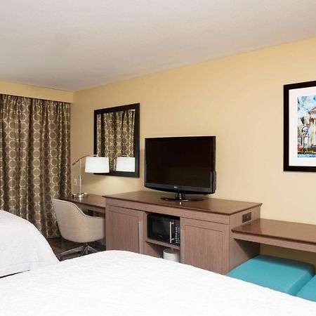 Hampton Inn & Suites Фримонт Екстериор снимка