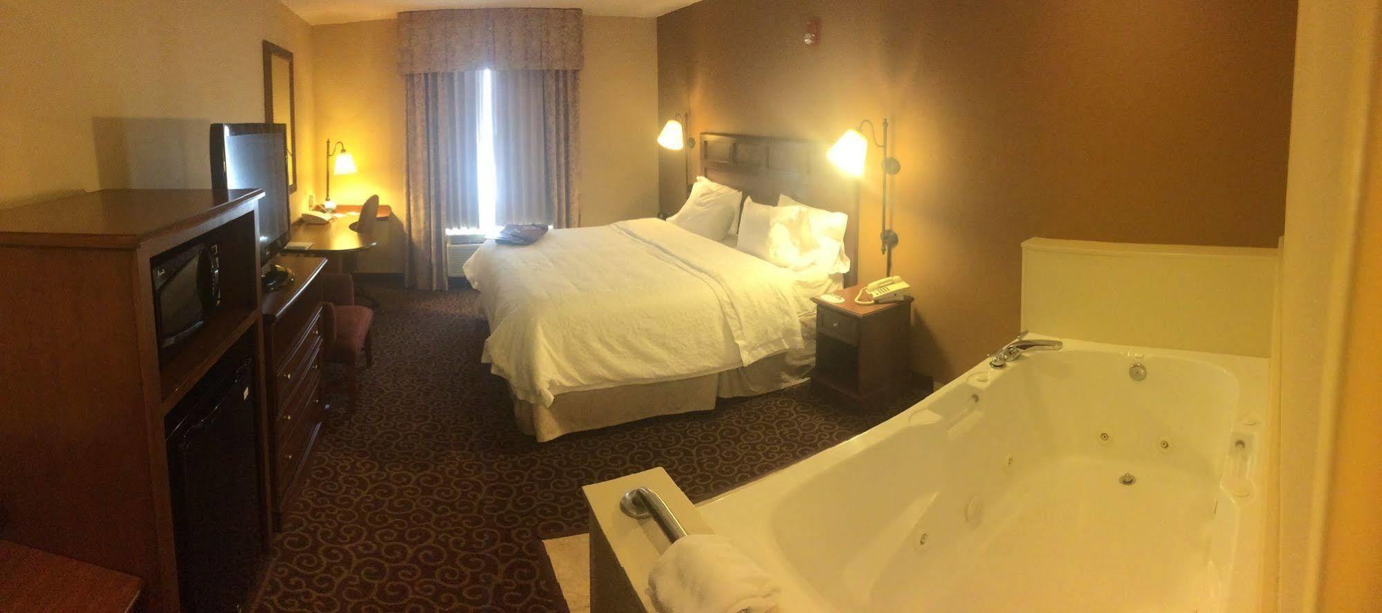 Hampton Inn & Suites Фримонт Екстериор снимка